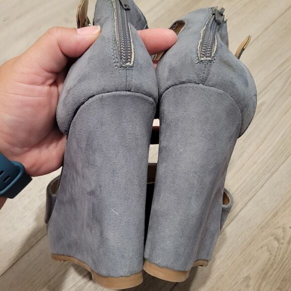 Sugar Hamptons Womens Gray Covered  Peep Toe Ankle Strap Back Zip Wedge Size 9 - Picture 6 of 16